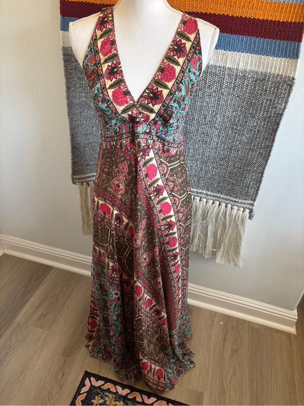 Sleeveless Floral Paisley V-Neck Maxi Dress with Lace Up Back
